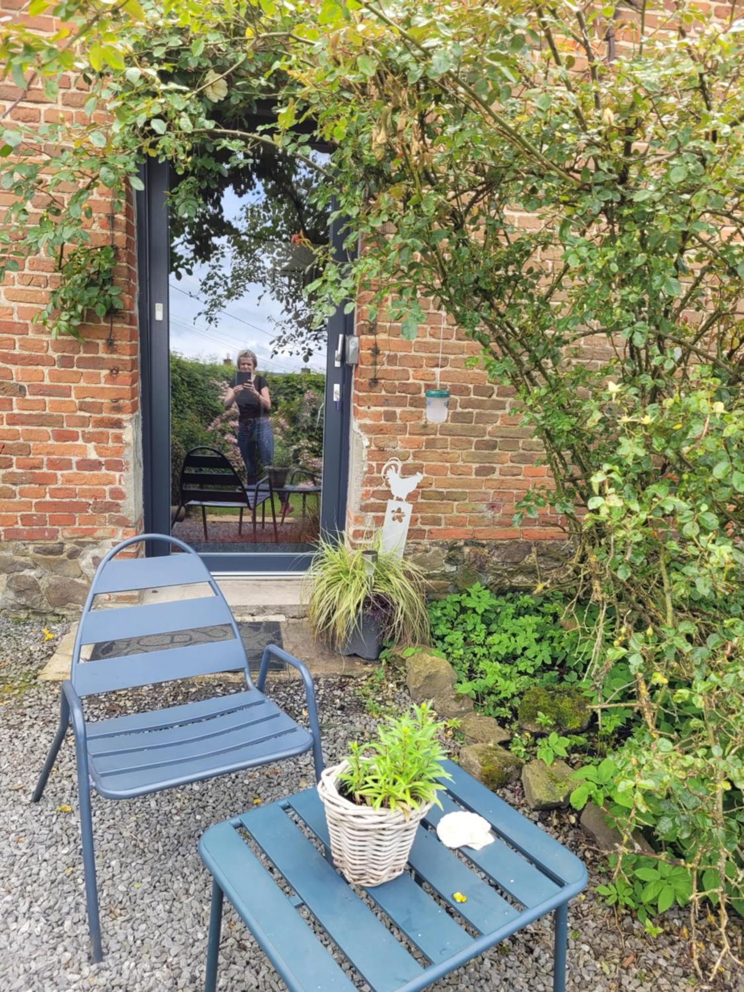 Studio Bienvenue Du Cote De Chez Nous Avec Jardin Privatif Wignehies Exterior photo